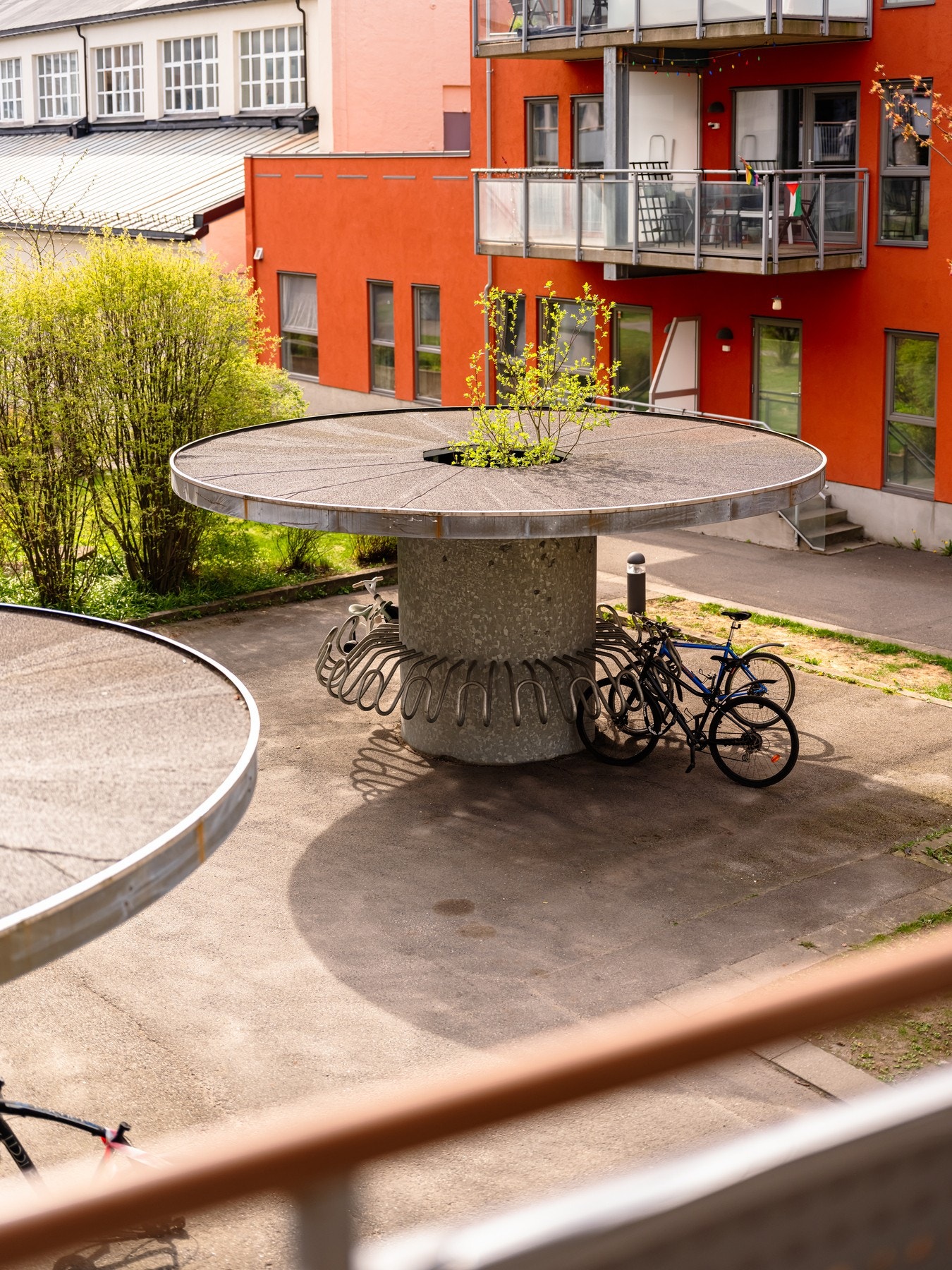 Sameiet har tilrettelagt for sykkelparkering i felles gårdsrom. Galleribilde