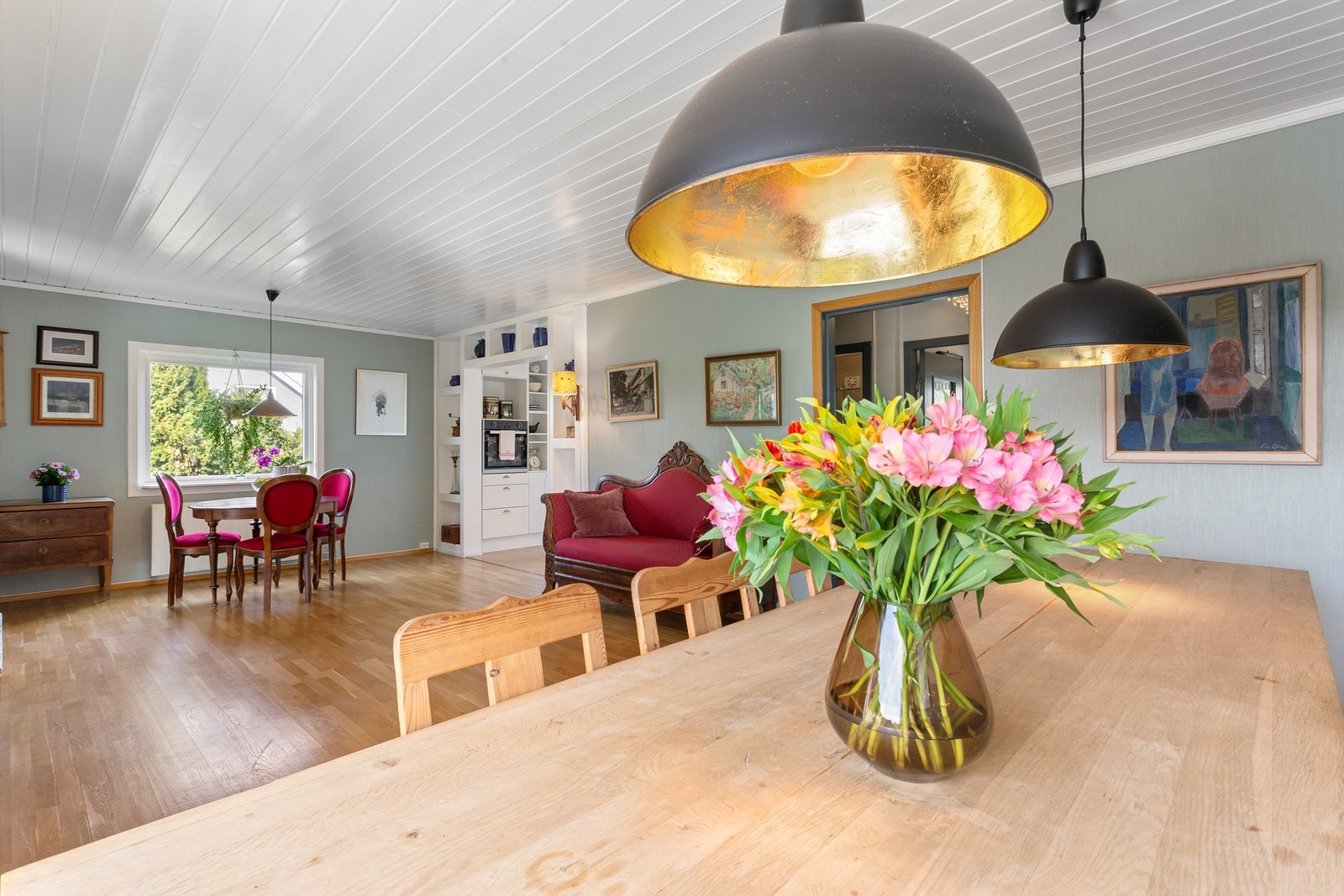 Oppvarming via radiator med vannbåren varme Galleribilde