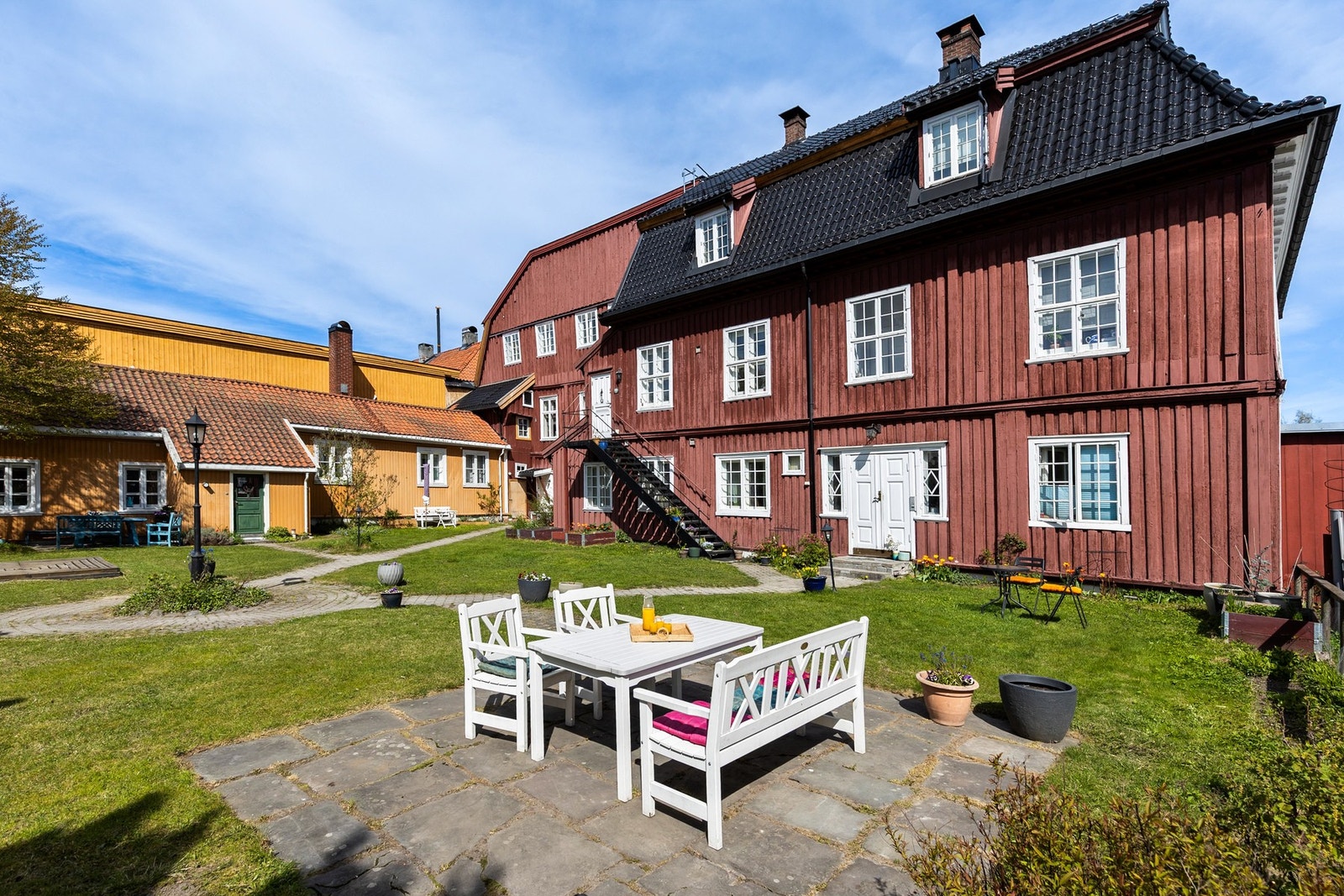 I dag er eiendommen seksjonert til åtte leiligheter fordelt over tre etasjer Galleribilde