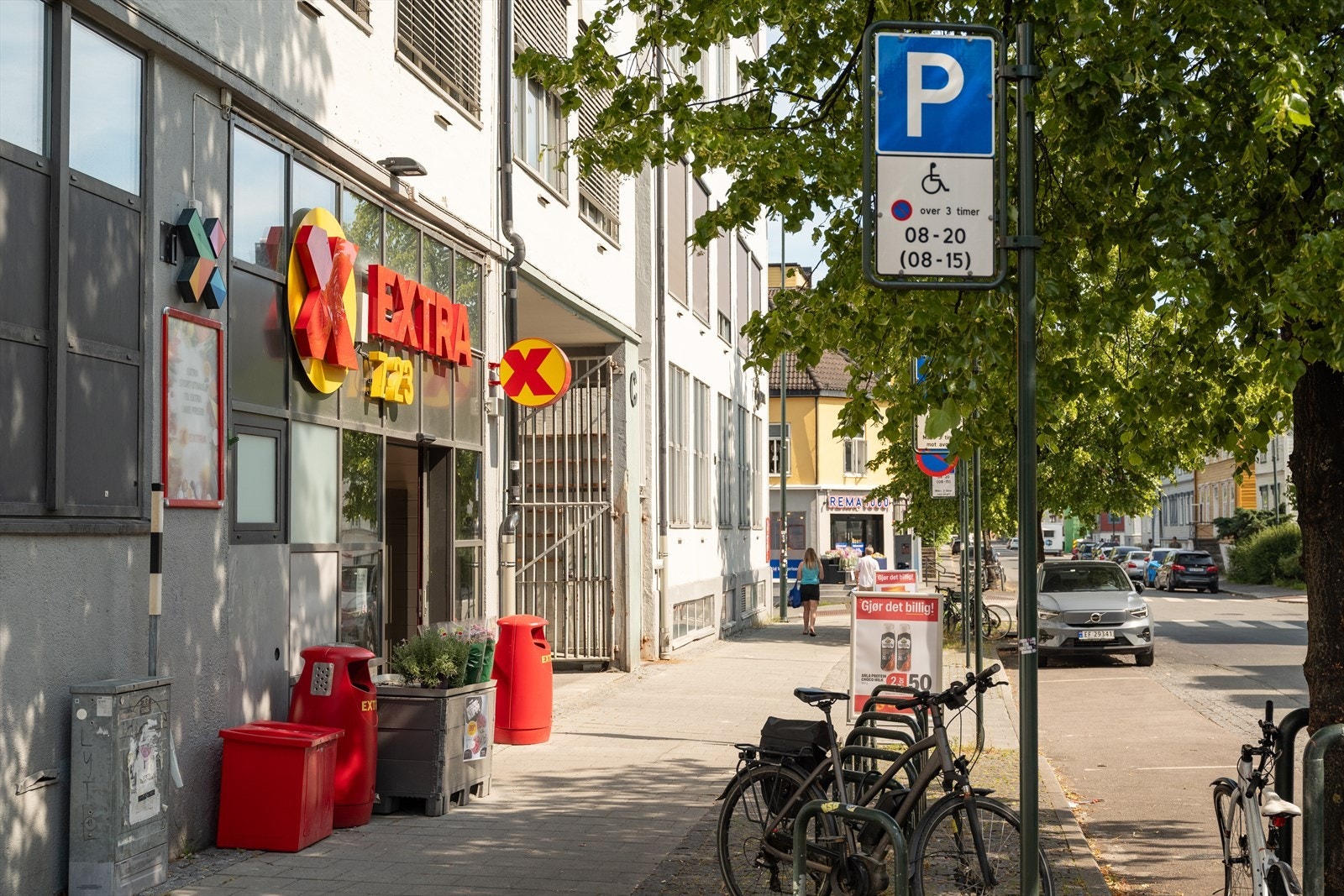Innenfor gangavstand finner du dagligvarebutikkene Coop Extra, Rema1000, Meny og Bunnpris. Galleribilde