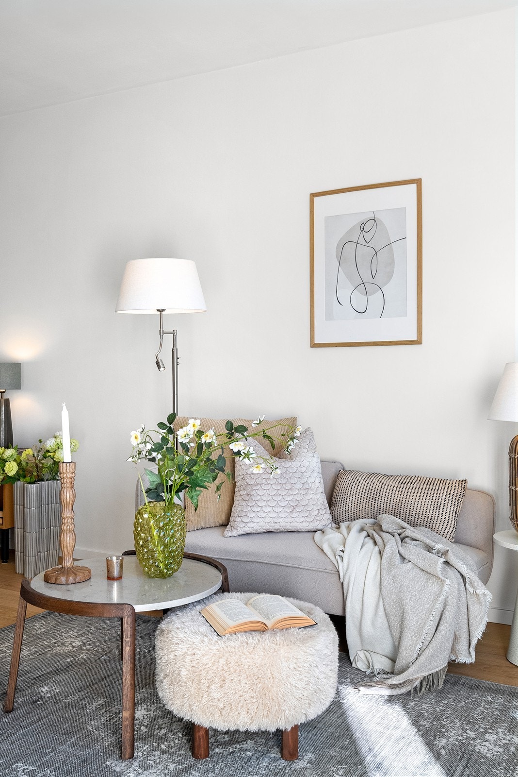 Planløsningen gir fleksible møbleringsmuligheter med plass til både sofagruppe, TV-løsning og spisebord. Galleribilde