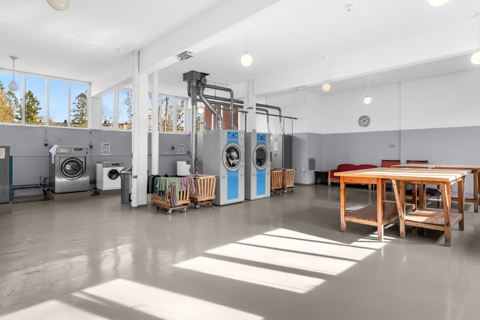 Det er fellesvaskeri i borettslaget som foreløpig er i drift og til bruk. Galleribilde