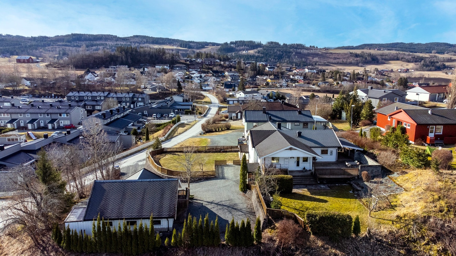 Velkommen til Kristens veg 12 - innholdsrik og betydelig oppusset enebolg med utleie. Galleribilde