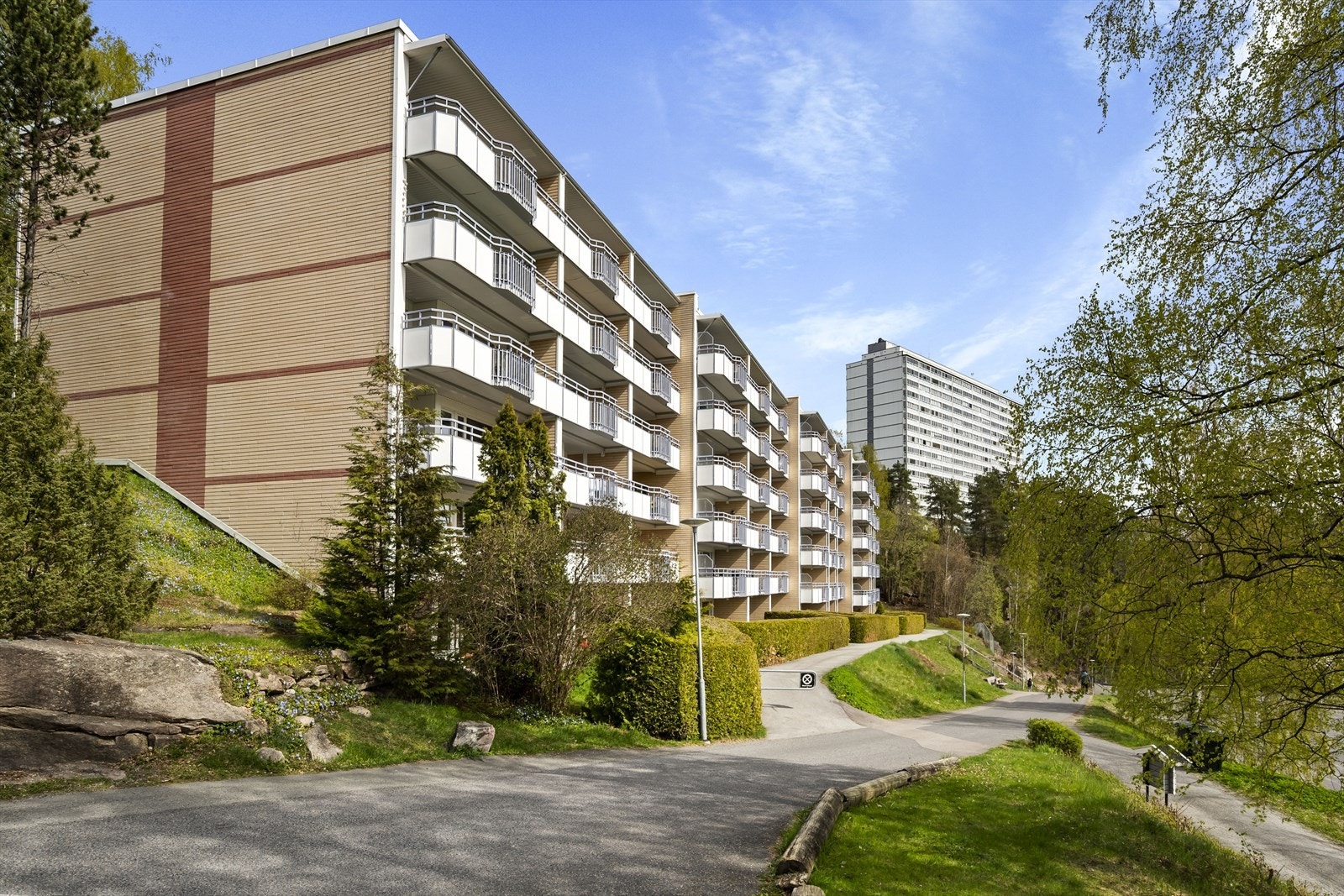 Leiligheten ligger i nærhet til skogen og marka for gode turmuligheter! Galleribilde