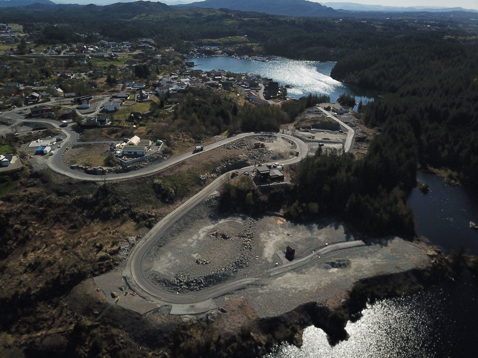 Stavlandskleivane ligg langs Ulvsvatnet og mot eksisterande Stavlandsneset. Galleribilde