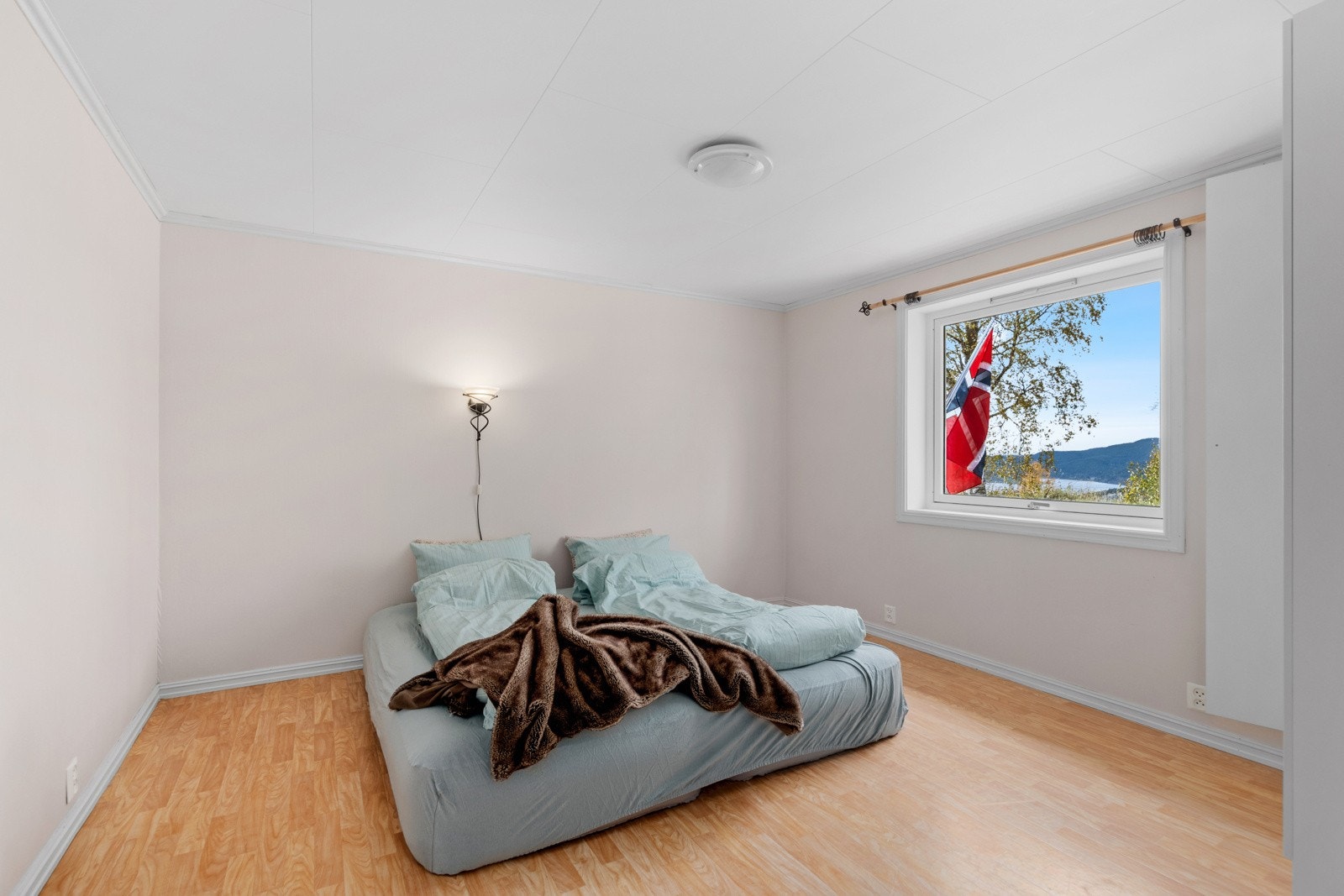 Soverommene er romslige og har godt med plass for garderobe. Galleribilde