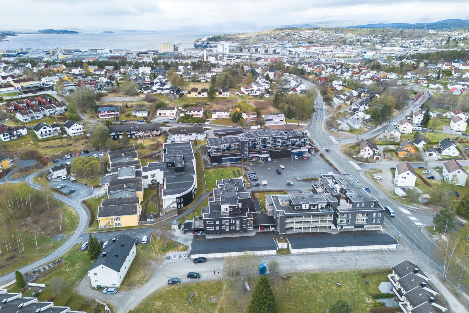 Velkommen til Ogndalsvegen 57A, presentert av EiendomsMegler 1 v/ Sigve Haugdahl! Foto: ELW media (Espen Wåde) Galleribilde