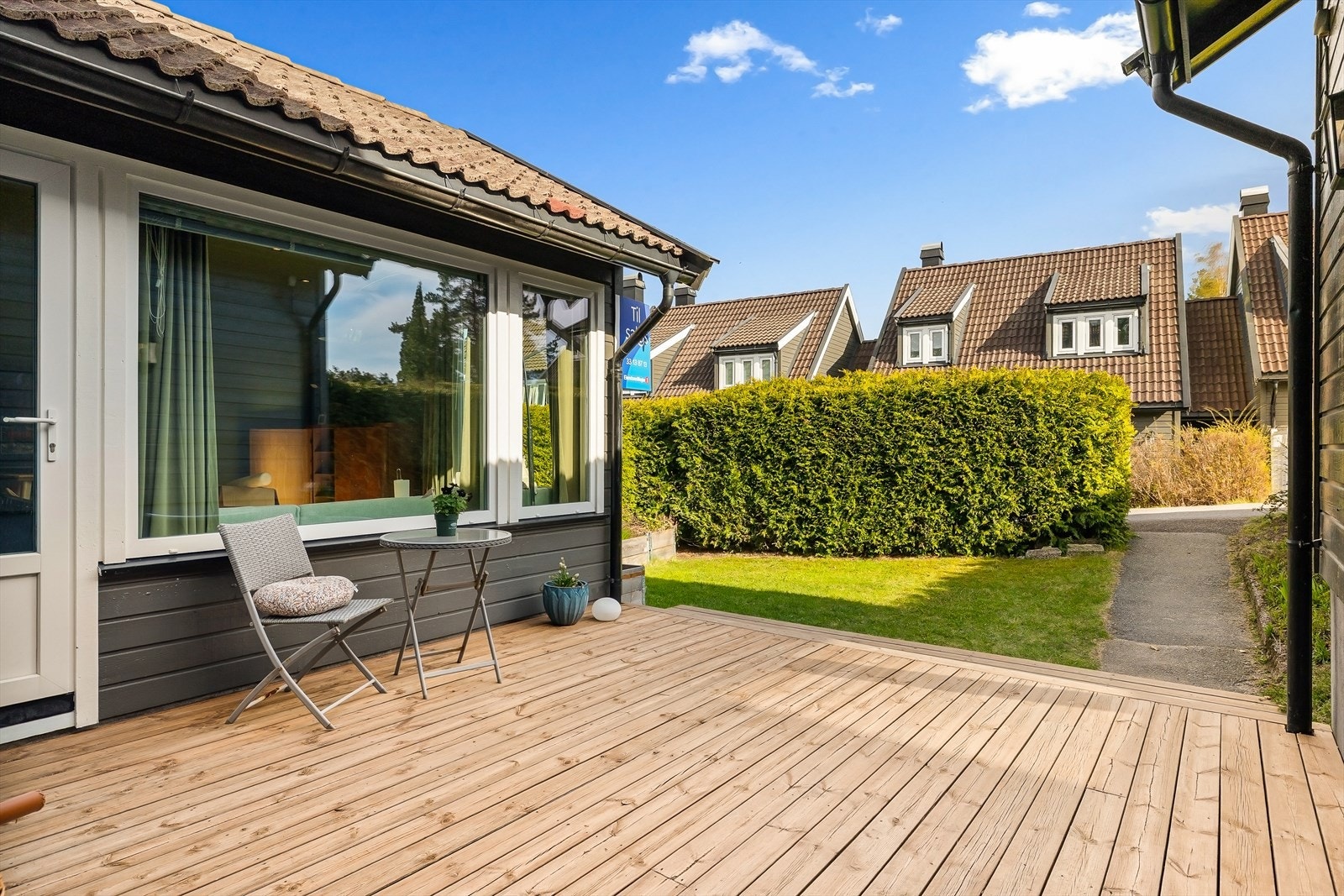 Terrasse med god plass til det man måtte ønske! Galleribilde