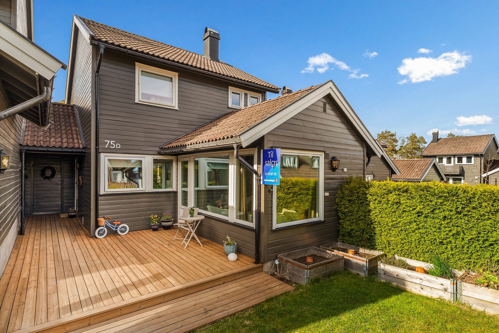 Rekkehus med 4 soverom -attraktiv og barnevennlig beliggenhet -garasje med elbillader Galleribilde