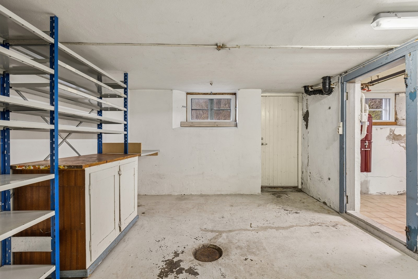 Her kommer du ut til gårdsplassen ved garasjen. Galleribilde