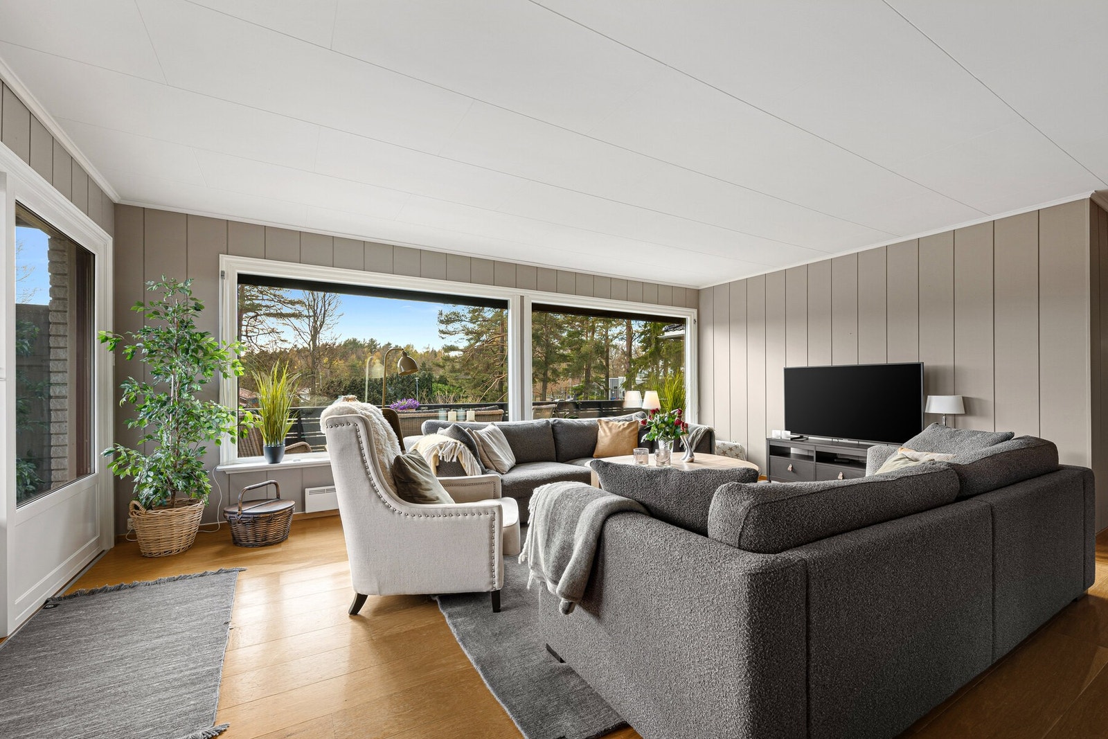 Stor stue med utgang til terrasse Galleribilde