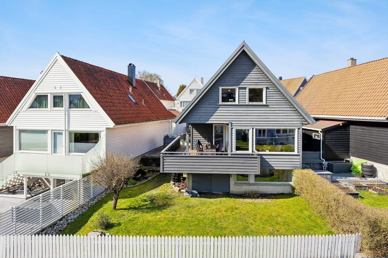 Beliggenheten er tilbaketrukket og rolig, med Godeset skole og Godesetdalen balløkke kun få minutters gange unna. Galleribilde