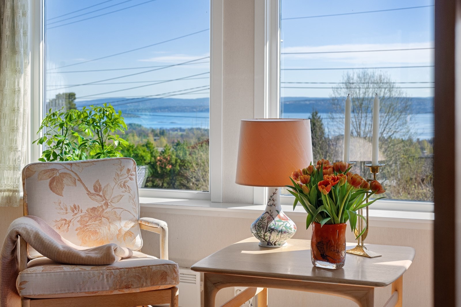 Fra stuen kan du nyte en fantastisk utsikt over Oslofjorden. Galleribilde