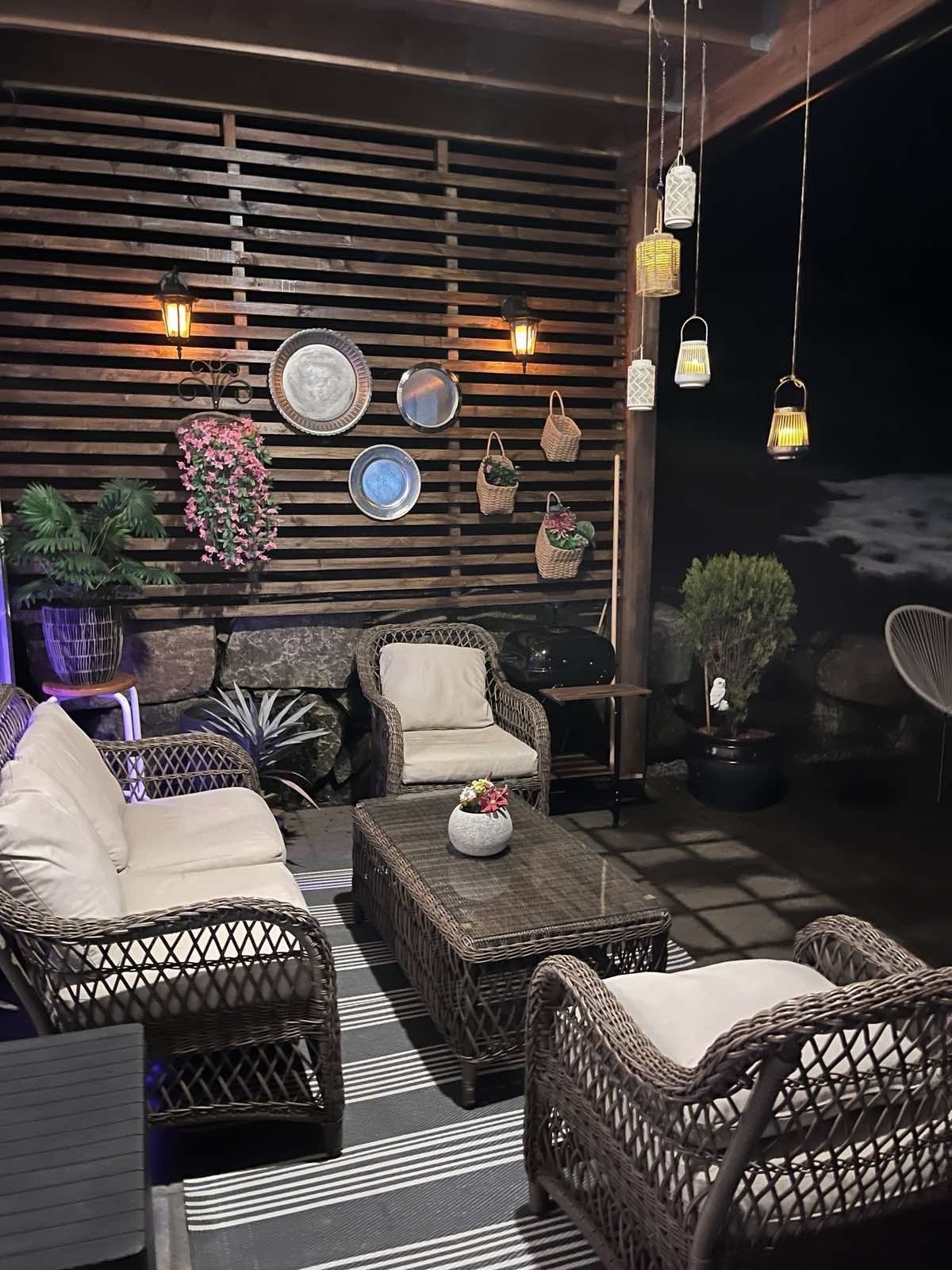 Stemningsbilde veranda kveldstid. Galleribilde