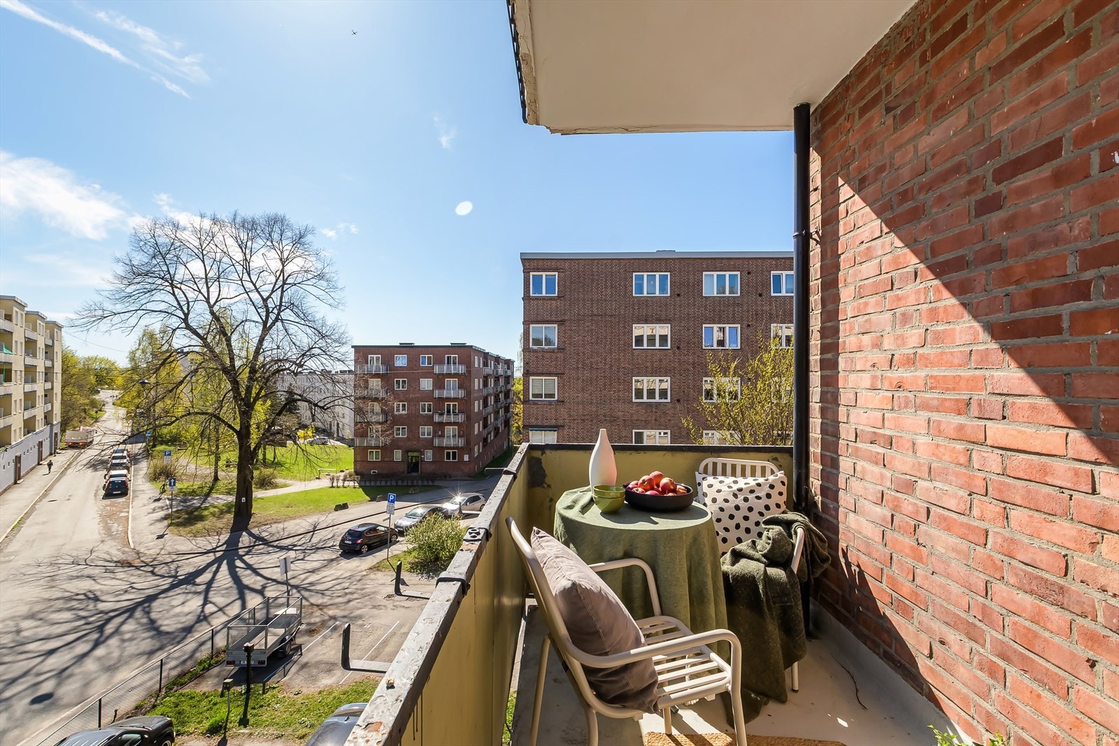 Det er god plass for sittegrupper, grill og beplantning Galleribilde