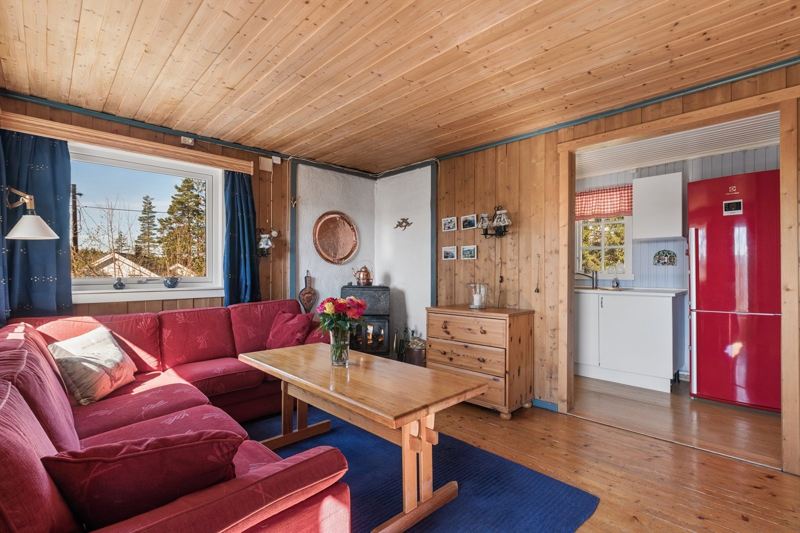 Koselig oppholdsrom med god plass til hele familien Galleribilde
