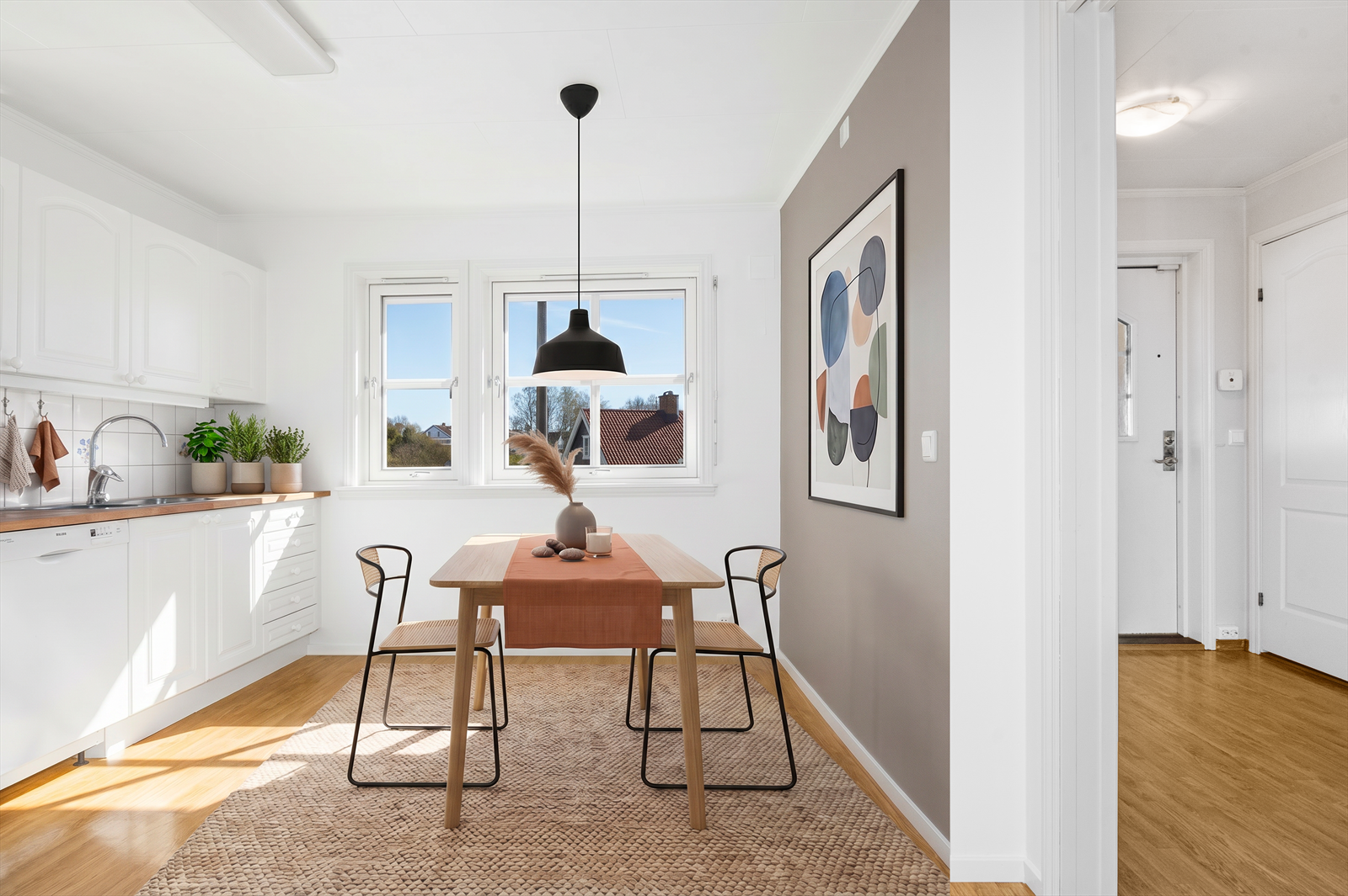 Klassisk, lyst kjøkken med spiseplass ! Bildet er digitalt stylet og ment som illustrasjon/inspirasjon Galleribilde