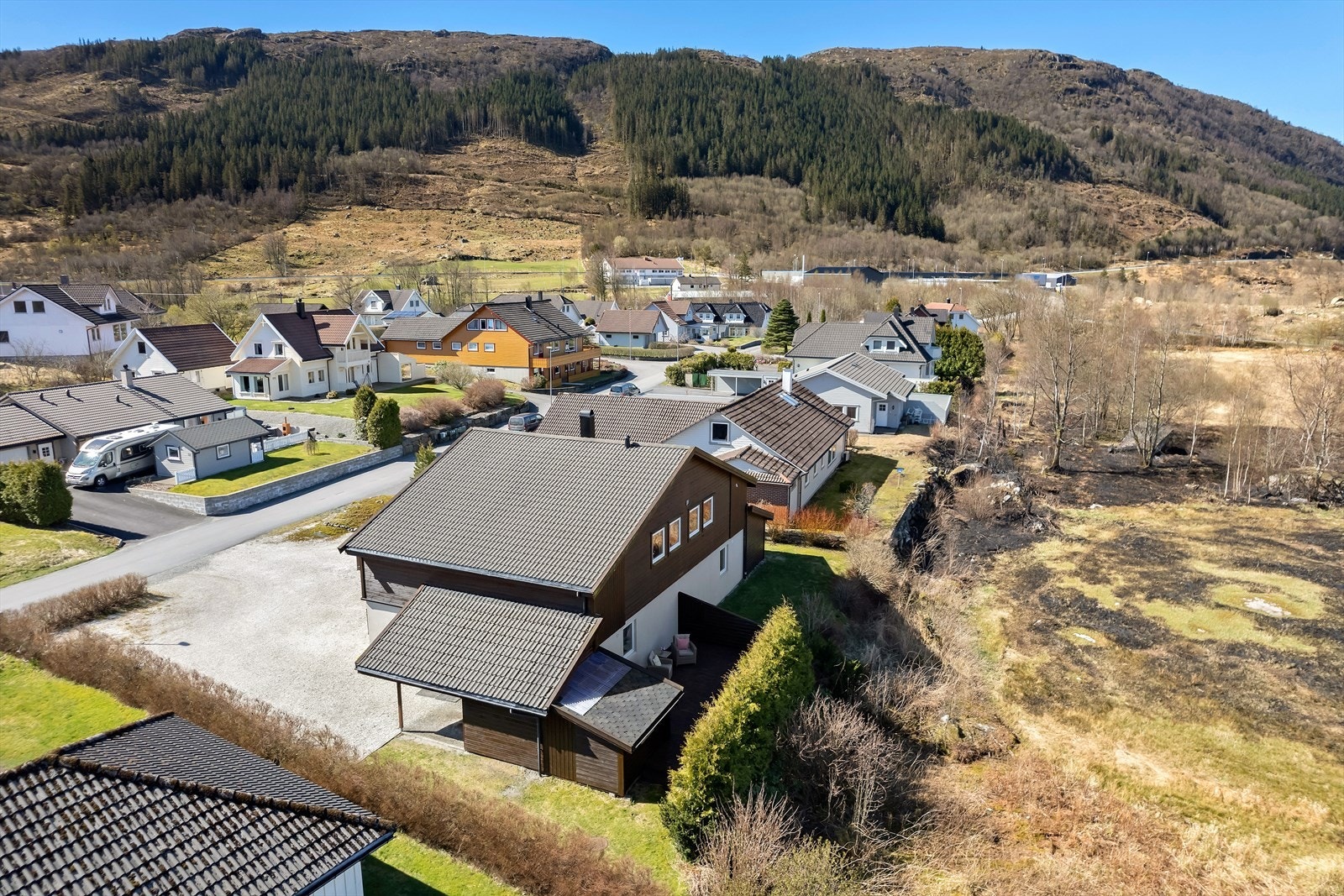 Boligfeltet på Ualand er omkranset av natur som inviterer til turer til fots eller på sykkel, rett utenfor døren. Galleribilde