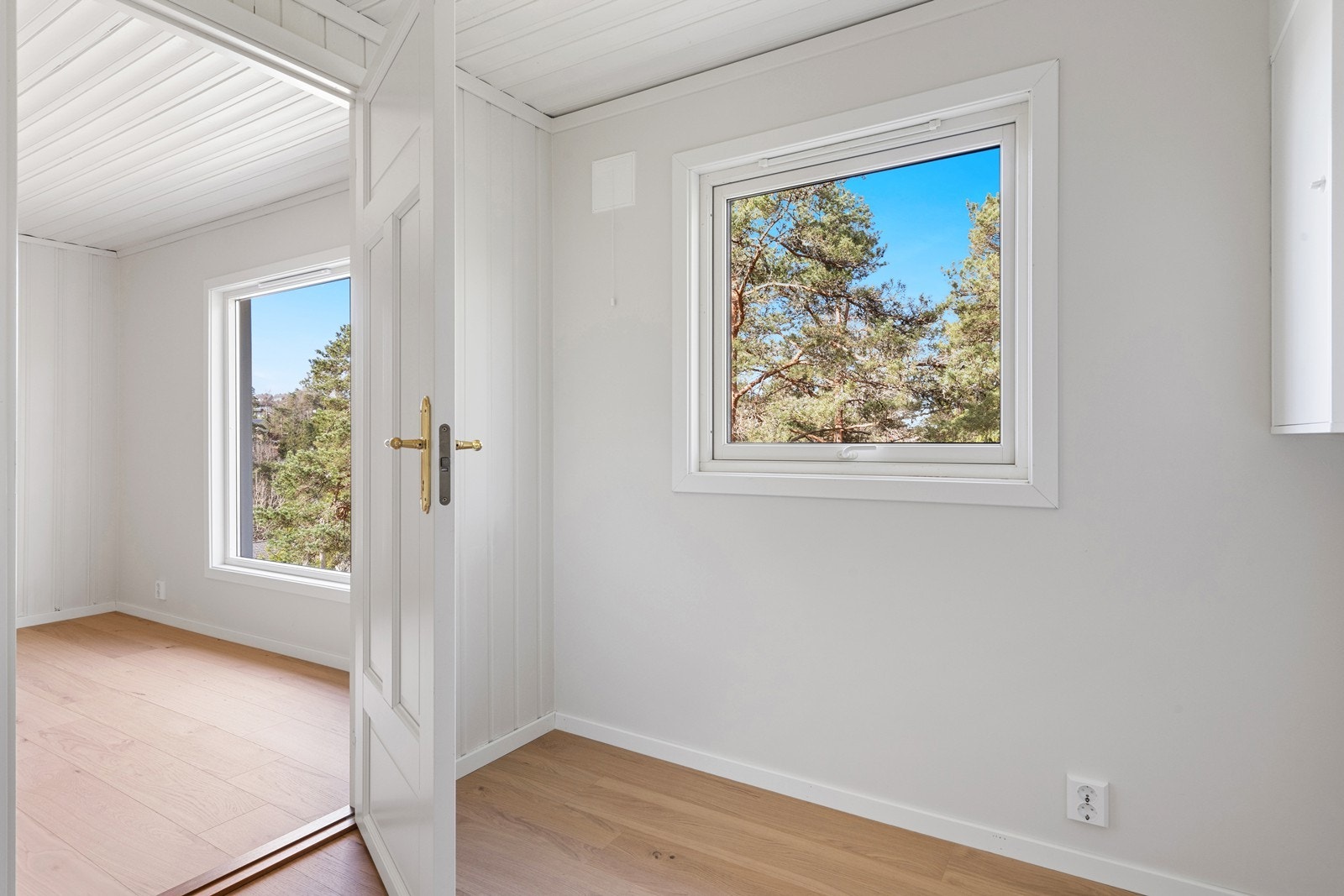 Vinduer med isolerglass fra 2006 og 2007 bidrar til å holde på varmen. Galleribilde