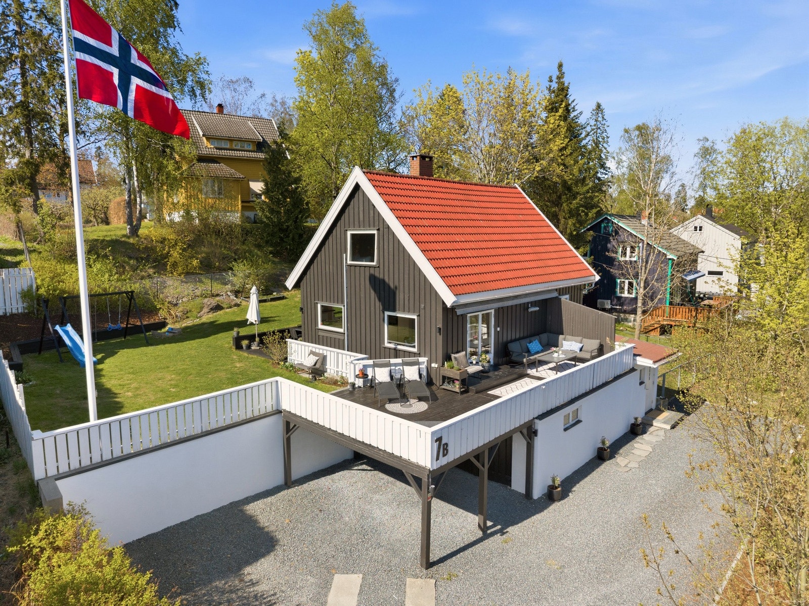 Velkommen til Dragveien 7B - presentert av eiendomsmegler Edvard Chapsang v/ EIE eiendomsmegling avdeling Sandvika.
Foto: Luxe AS (Anders Kjøndal) Galleribilde