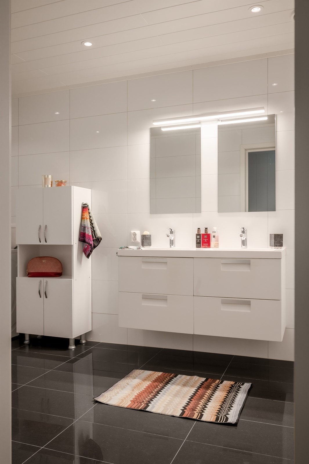 Badet er lyst og fint med god plass. Galleribilde