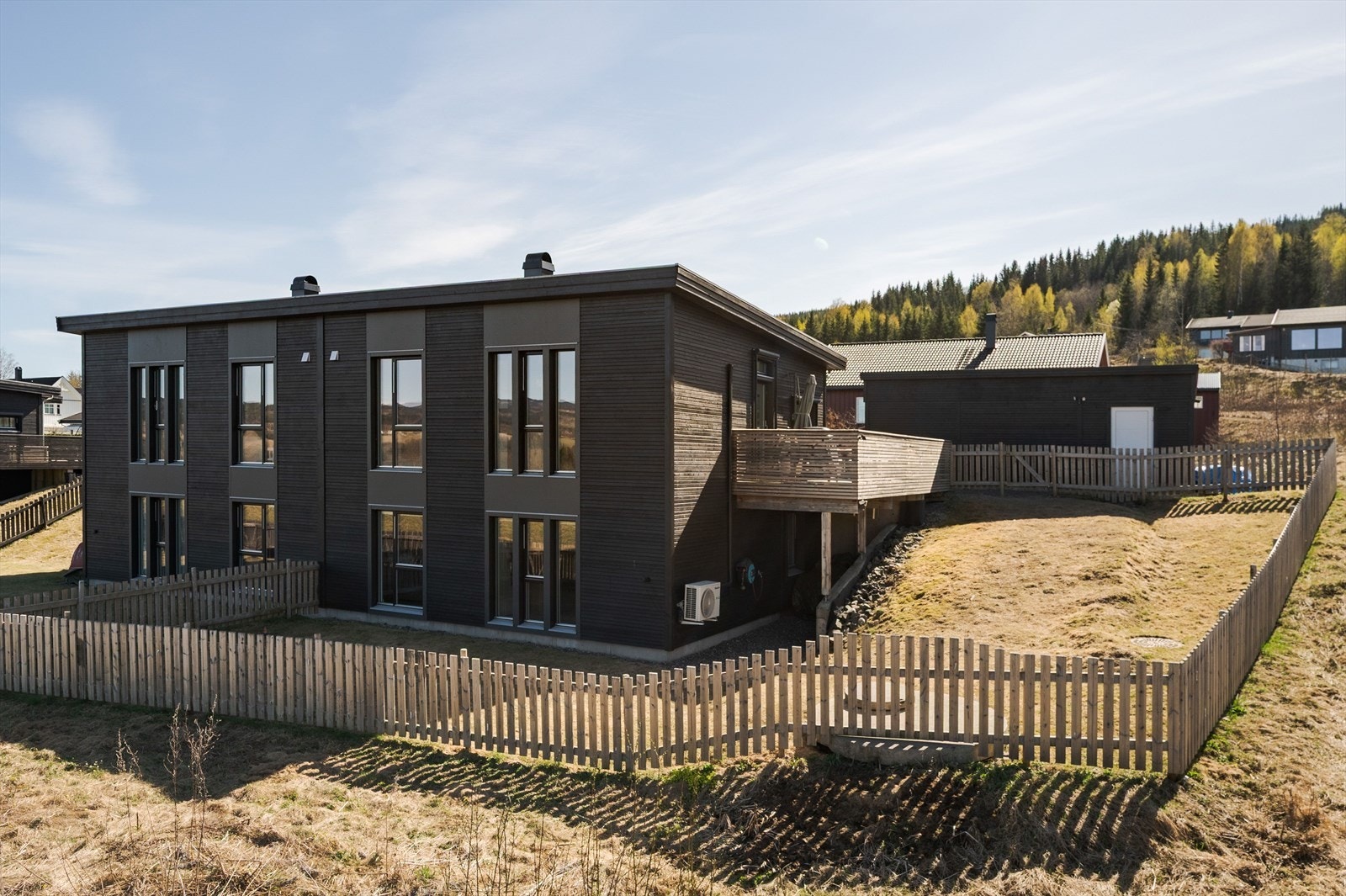 Velkommen til Jevnevegen 9B! Foto: Husfoto AS ved Reidar Valberg. Galleribilde