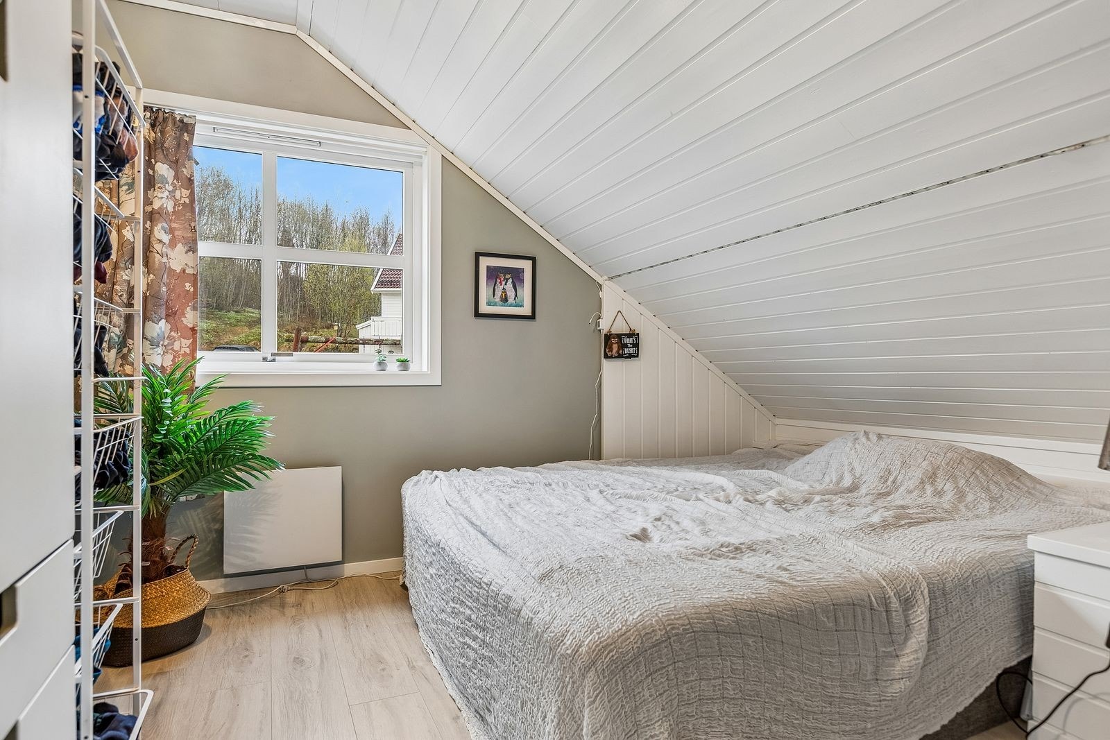 Det er 4 soverom totalt i huset. Galleribilde