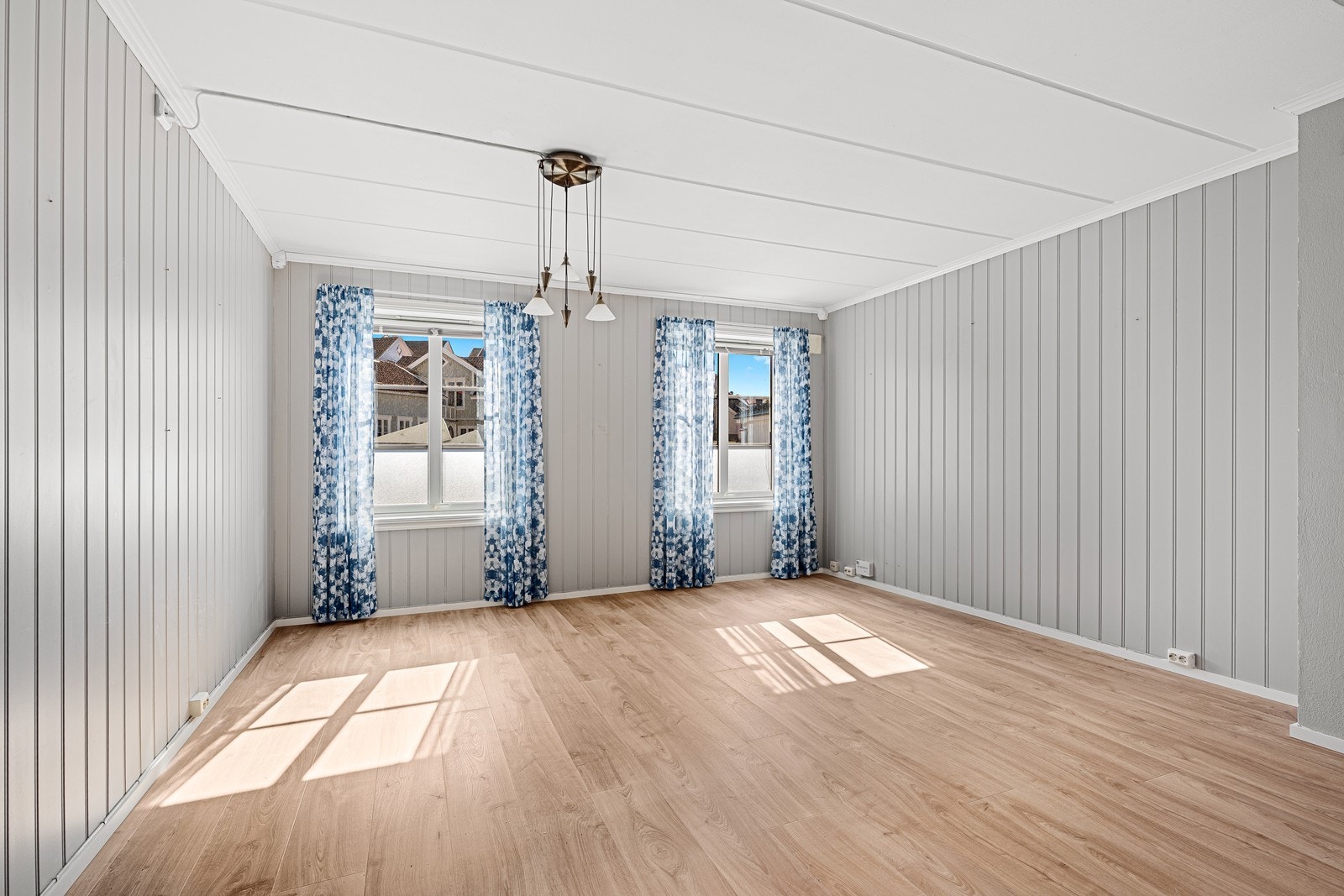 Alle dører er 90 cm brede og leiligheten er godt tilrettelagt for bevegelseshemmede, men er også ideell for noen som ønsker en fin, sentrumsnær leilighet. Galleribilde