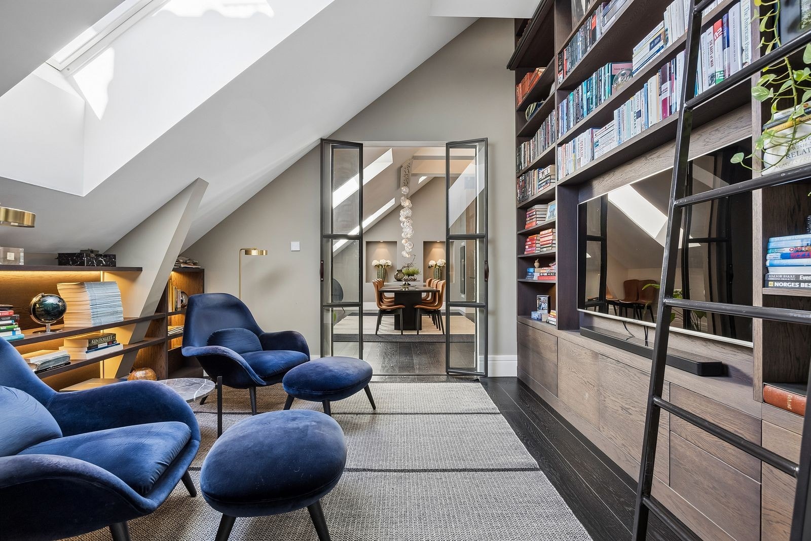 Tv-stue/bibliotek Galleribilde