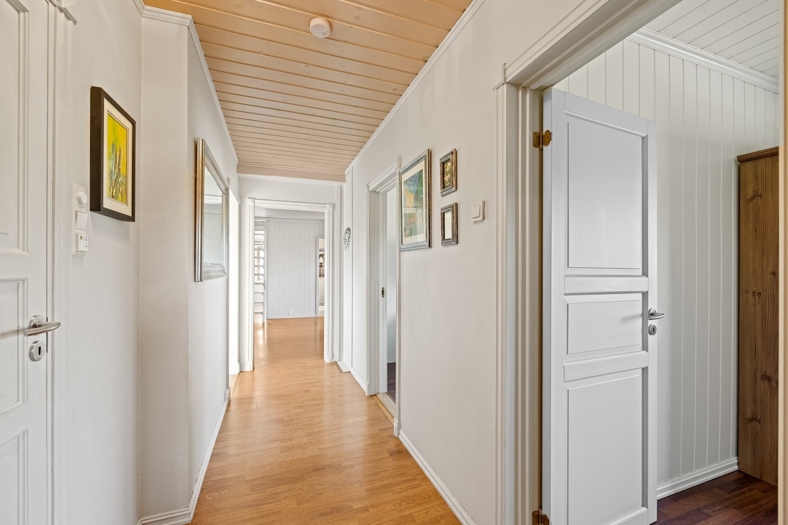 Gangen binder sammen soverommene og badet med resten av leiligheten. Galleribilde