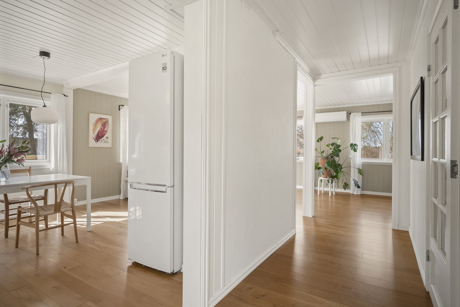 God åpen løsning med mye lys fra alle kanter Galleribilde