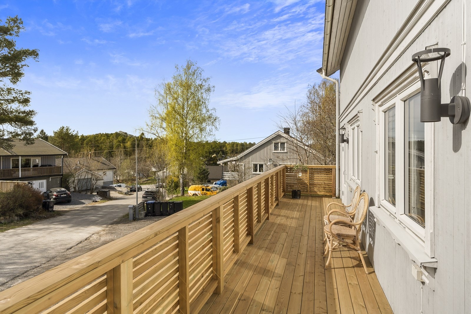 Veranda med utgang fra stue og kjøkken - ny 2025 Galleribilde