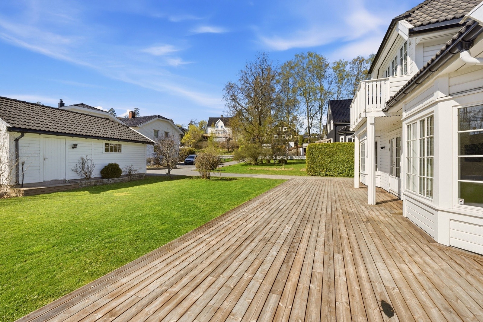 Perfekt terrasse for både småbarnsfamilier og sosiale sammenkomster. Galleribilde