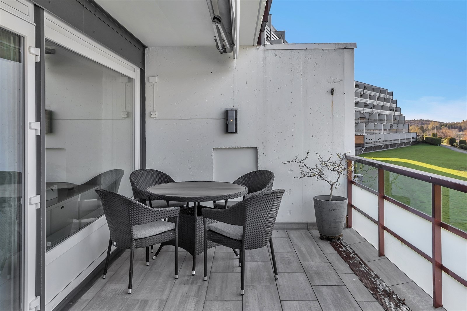 Solrik sydvestvendt terrasse Galleribilde