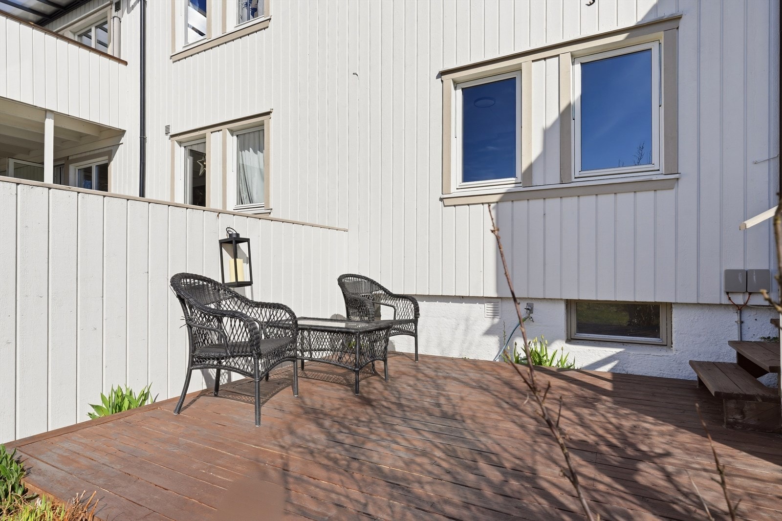 Plattingen gir en usjenert krok på bakkeplan. Galleribilde
