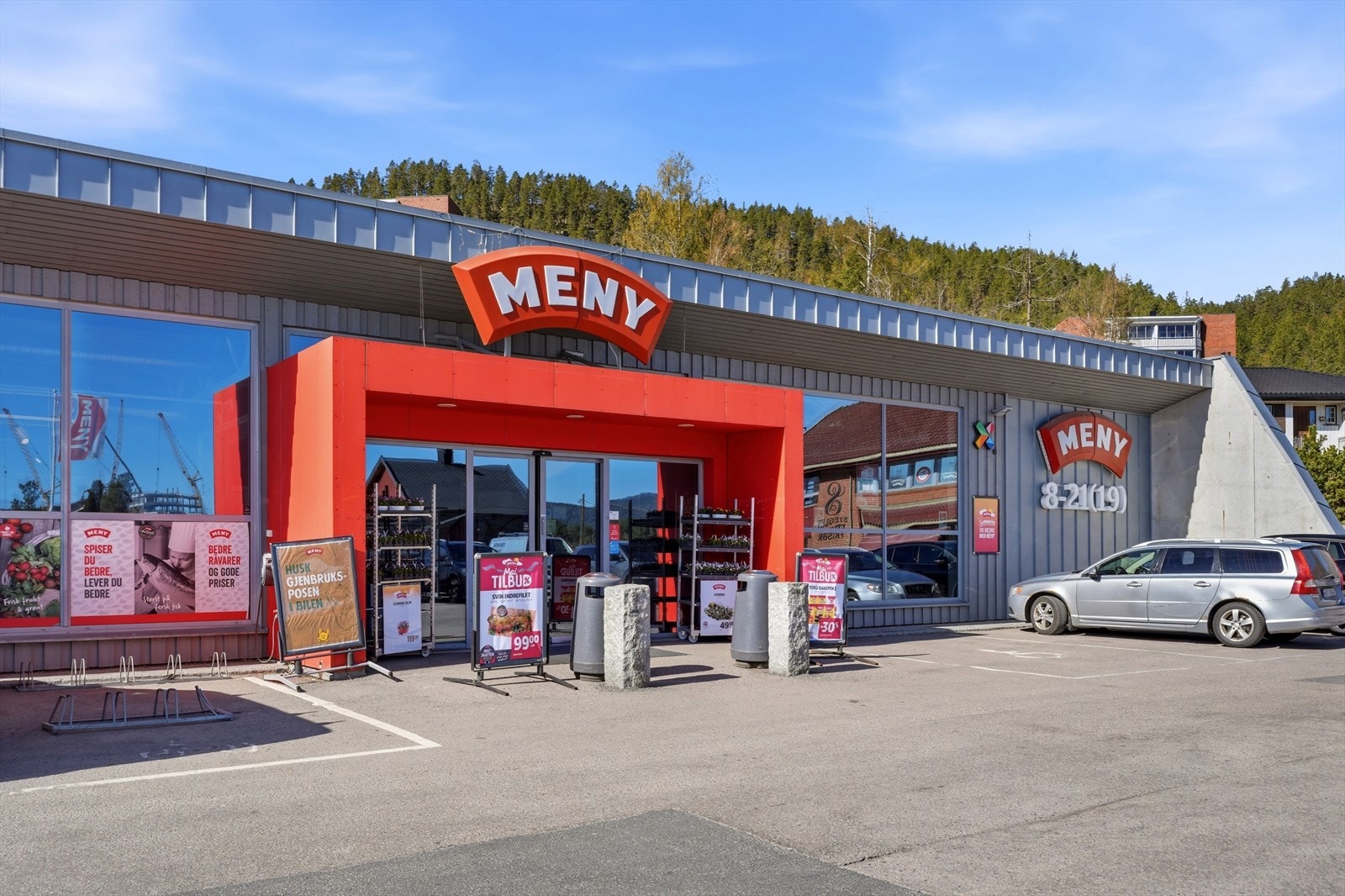 Dagligvarehandelen er enkel med Meny Sandsværveien like ved. Galleribilde