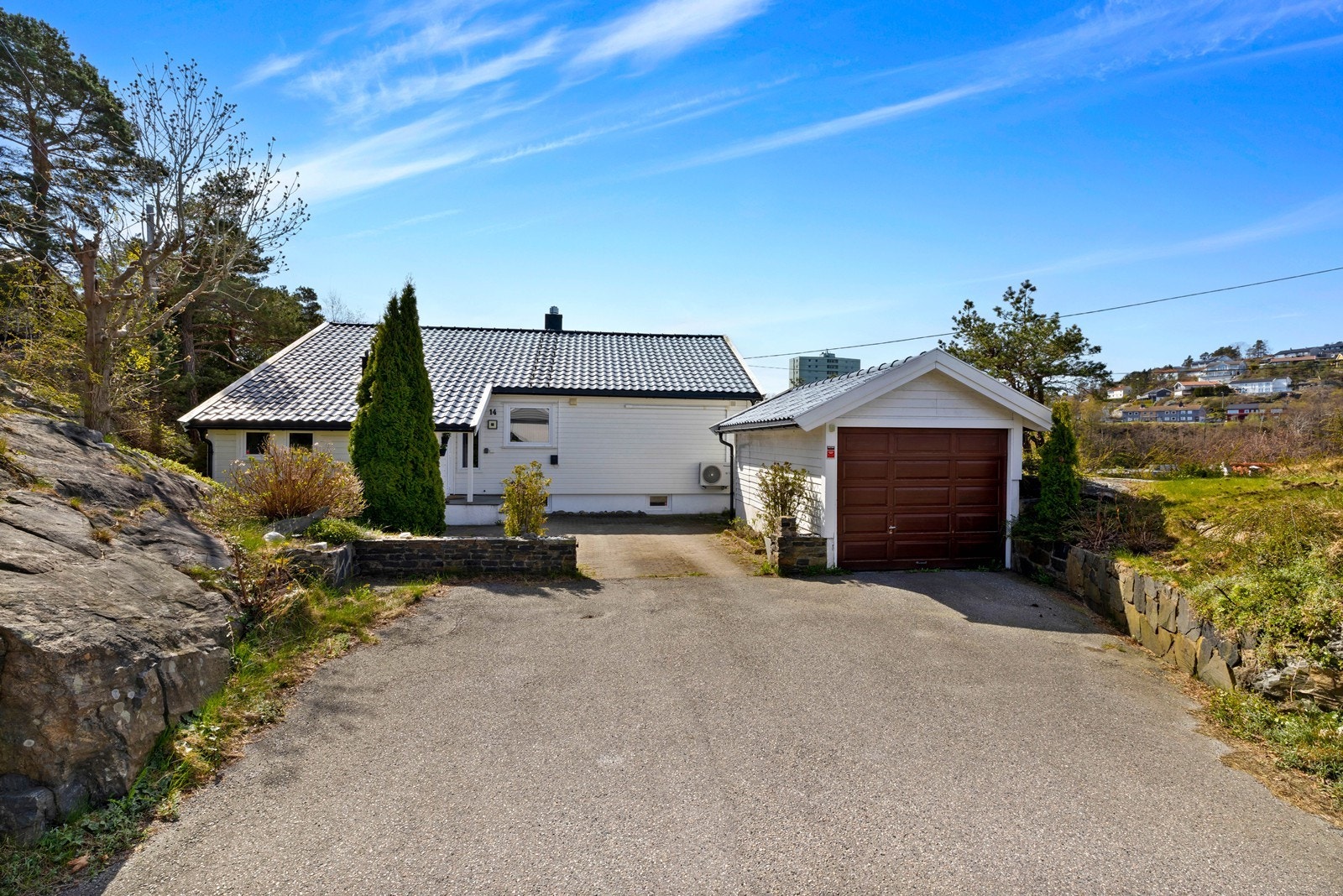 Eiendomsmegler Norge ved Henrik Lossius ønsker deg velkommen til Eigevannskollen 14! Galleribilde