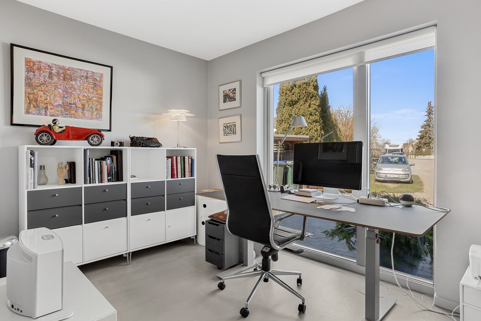 Dagens kontor i første etasje kan enkelt gjøres om til et fjerde soverom ved behov. Galleribilde