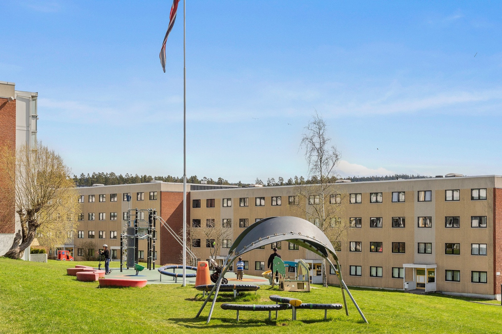 Gjester kan enkelt benytte seg av gjesteparkeringen som ligger rett ved inngangen til nr. 8. Galleribilde