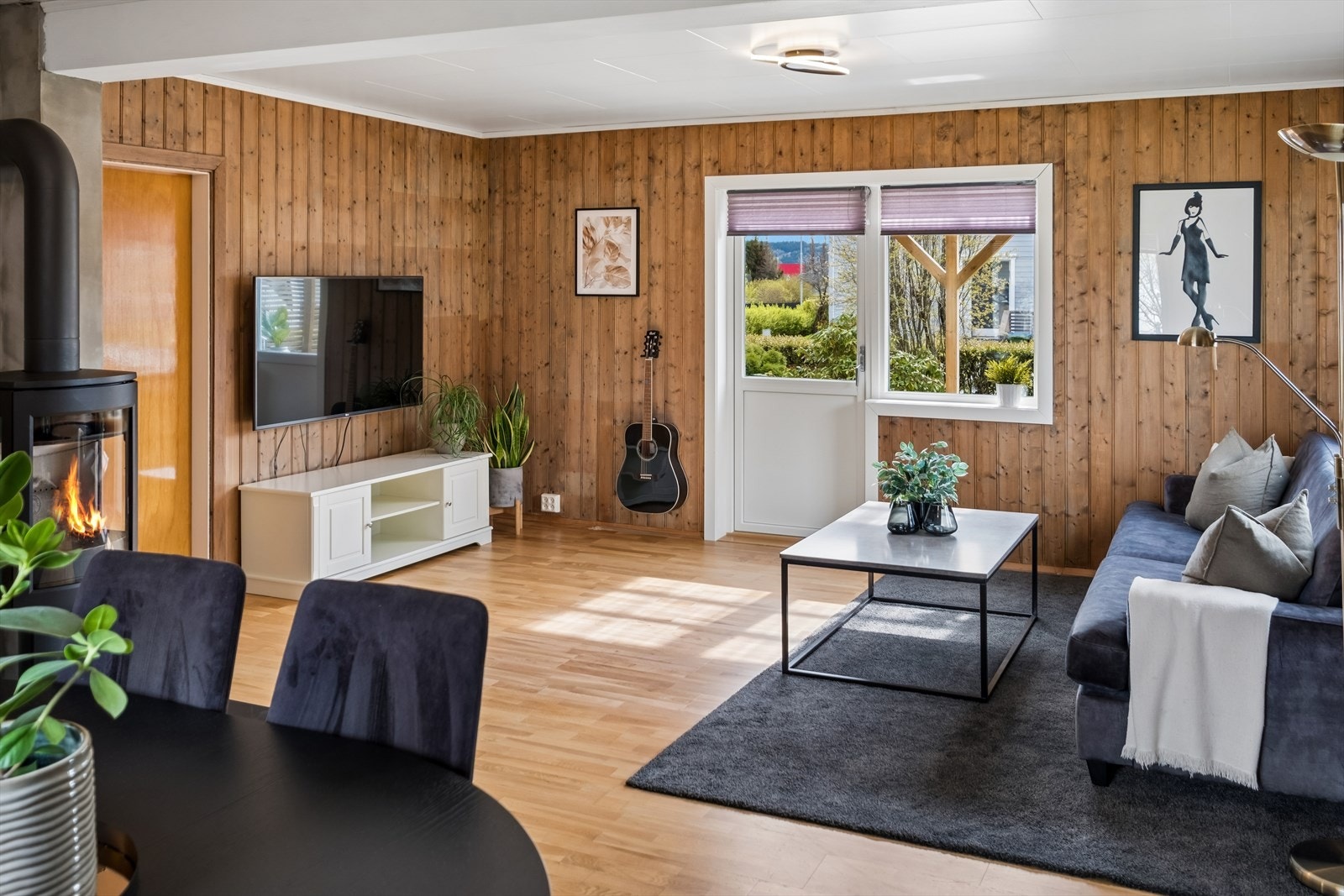 Fra stua har man utgang til en flott takoverbygd terrasse. Galleribilde