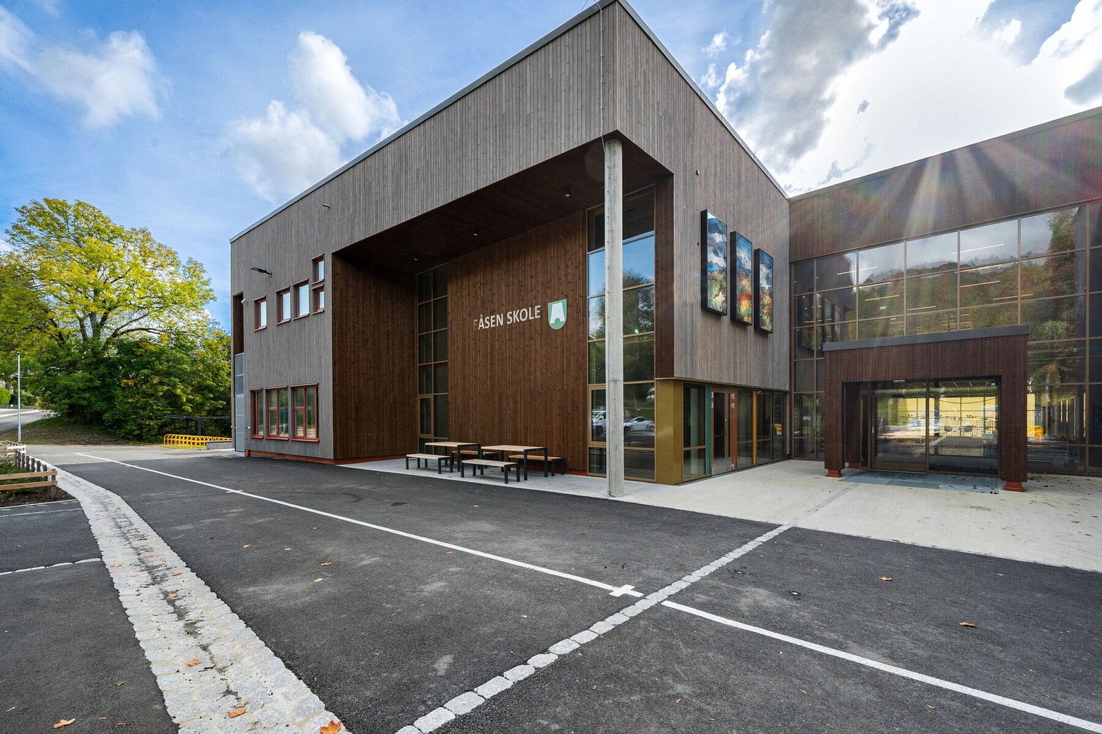 Eineåsen ungdomsskole. Galleribilde