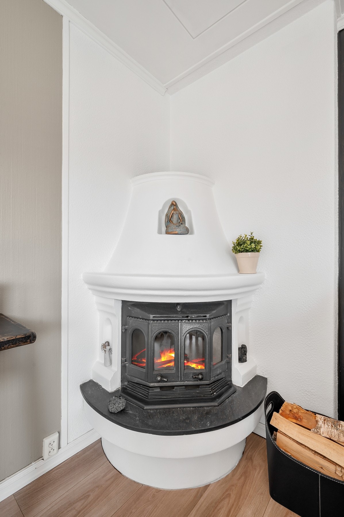 Peis for varme og hygge i spisestue/stue. Galleribilde
