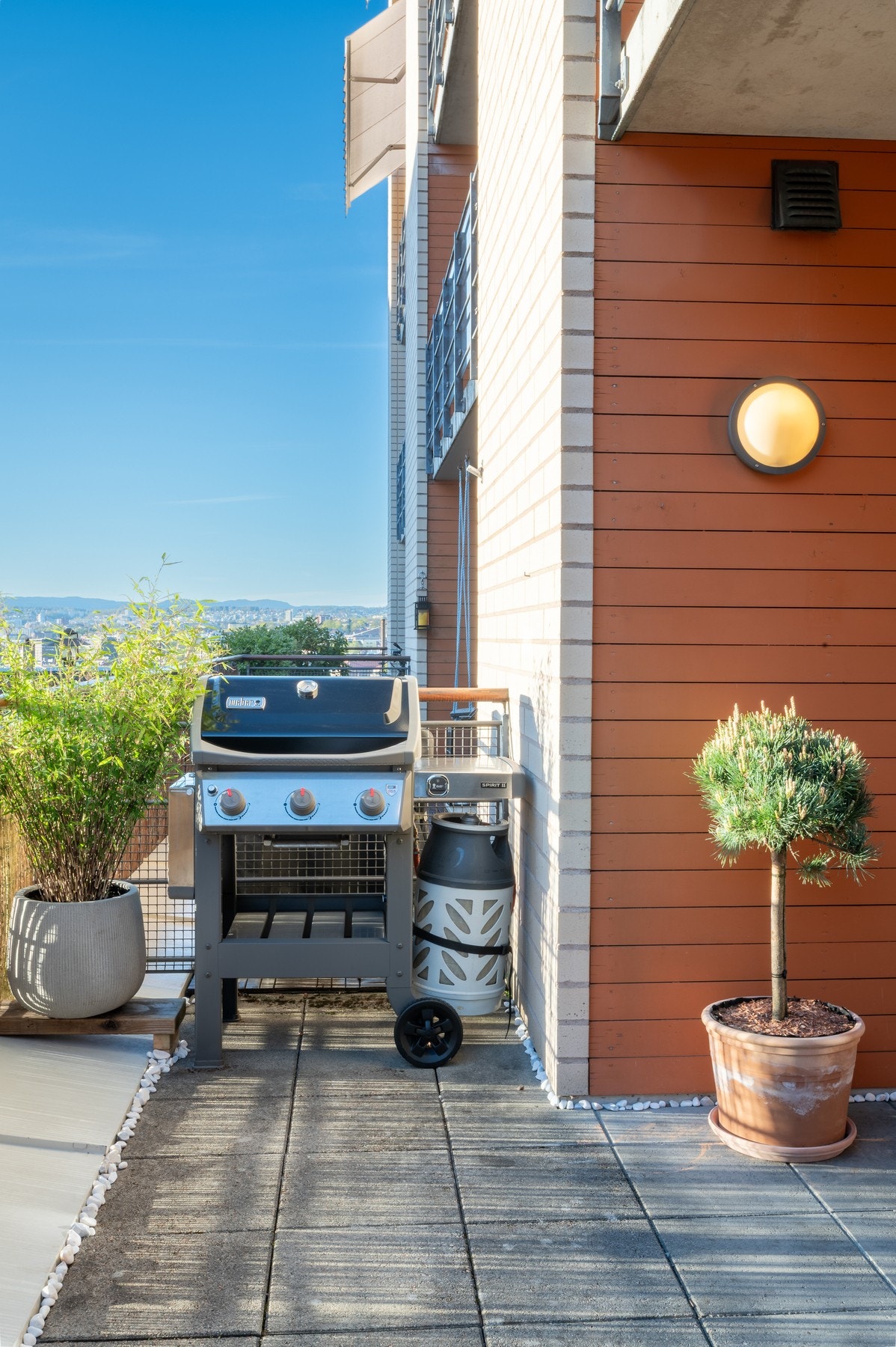Her er det god plass til grill og ønsket utemøblement. I tillegg er det tilgang til utebod på 1,8 m² Galleribilde