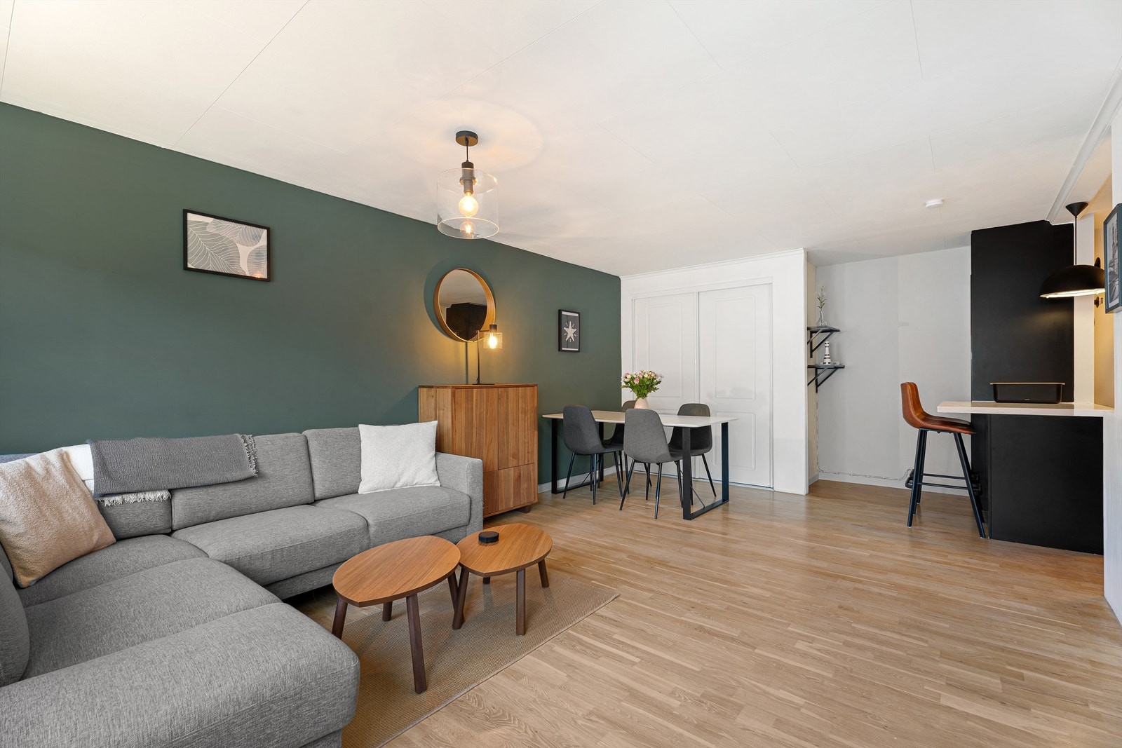 Krogsveen v/Azra Hadzic har gleden av å presentere Holbergs gate 8 - en sentral og flott 2-roms selveierleilighet sentral i Kvadraturen. Foto: Hans Nøstdahl Galleribilde