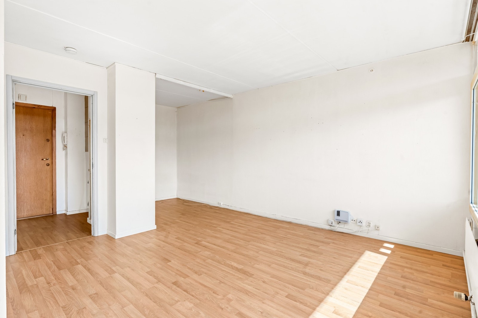 Det er enkelt å møblere med sofagruppe og medievegg samt annet stuemøblement Galleribilde