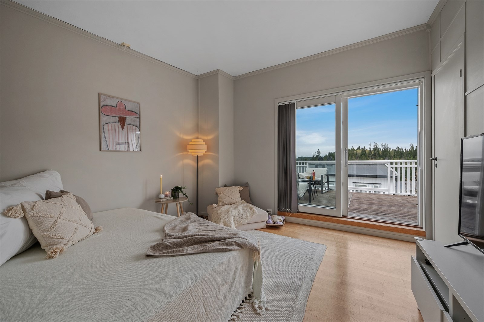 Fra loftstuen har du adkomst til sørvestvendt takterrasse. Galleribilde