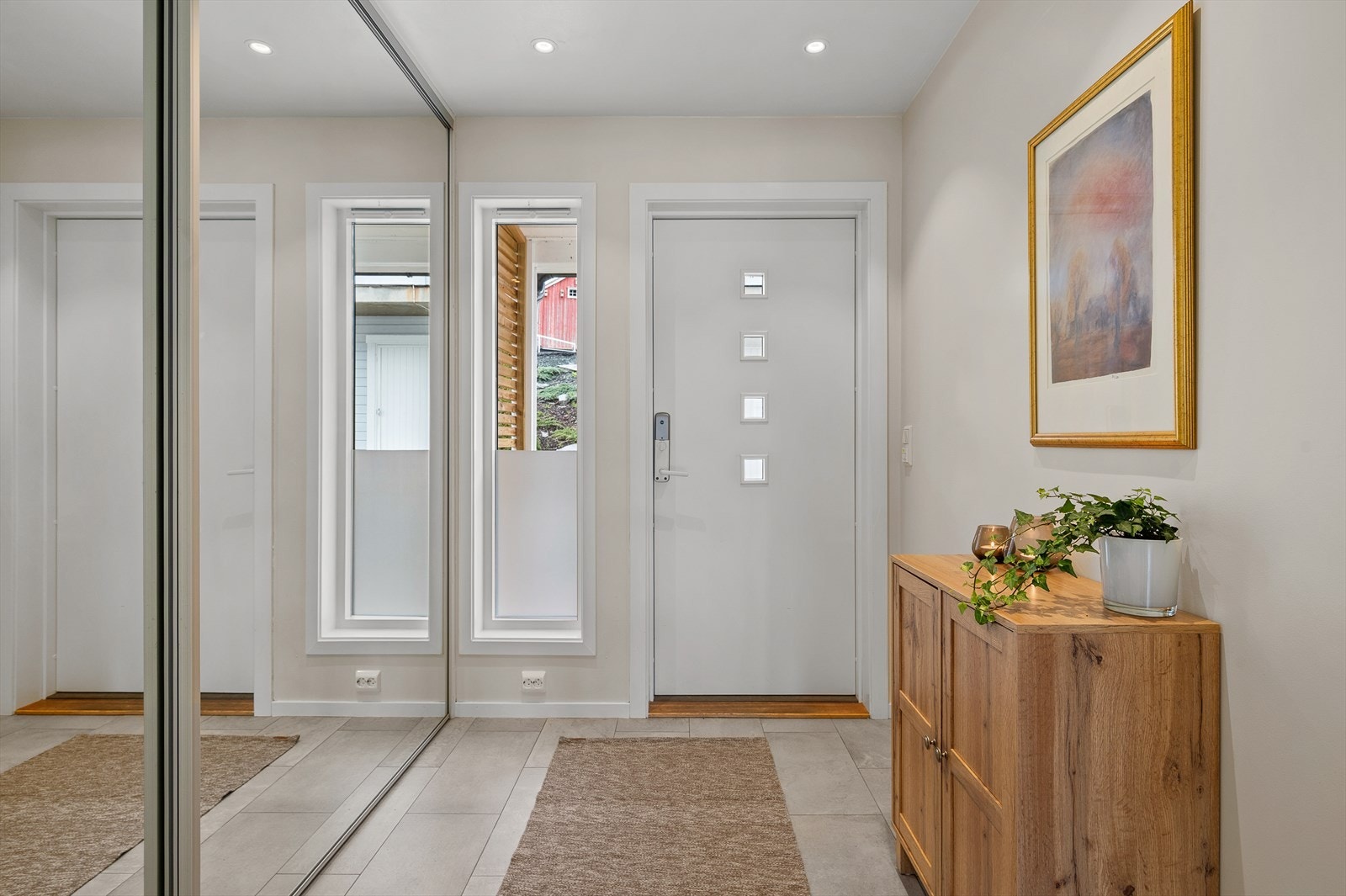 Boligens inngangsparti er på 7,5 m² med stor innebygd garderobeløsning. Galleribilde