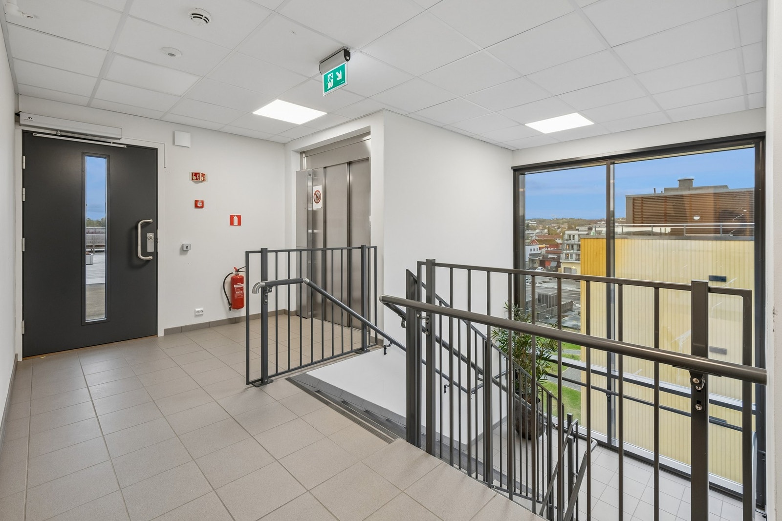 Pent og moderne borettslag med heis og felles takterrasse. Galleribilde