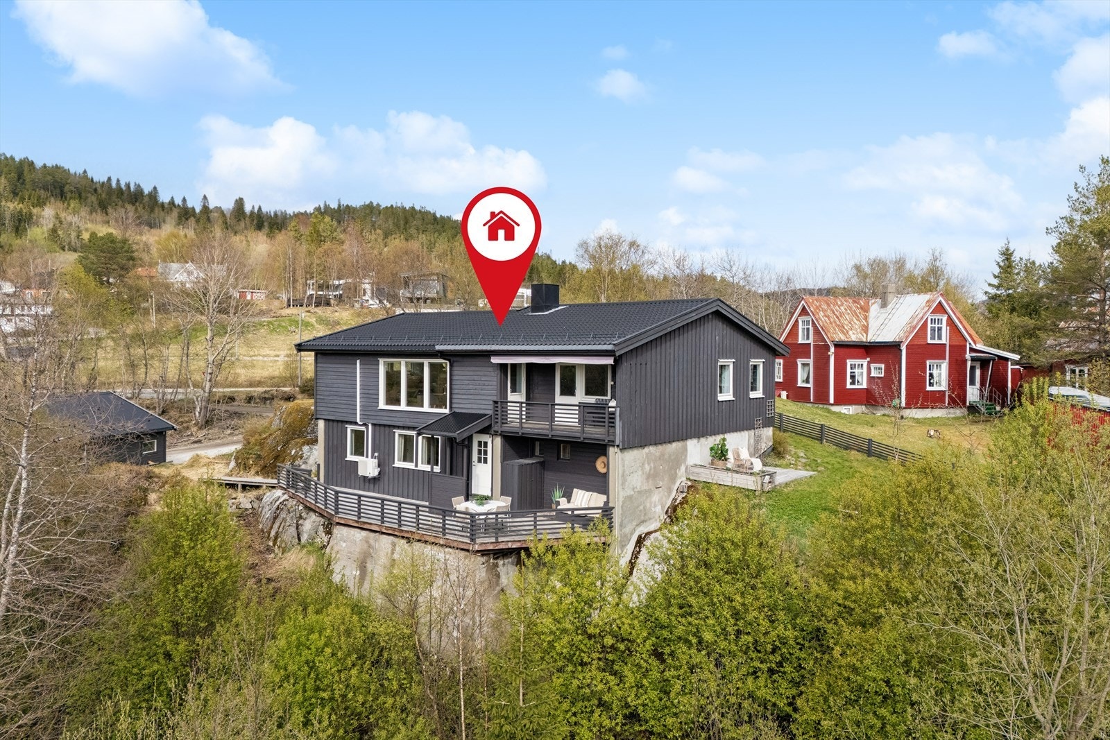 Innholdsrik familebolig! Stor eiet tomt på hele 2.978 kvm. Galleribilde