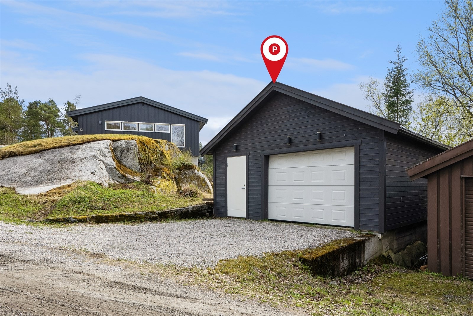 Nyoppført garasje fra 2018 Galleribilde
